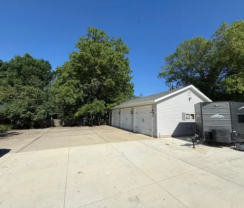 5134 E Eagle Lake Road Willmar MN 56201