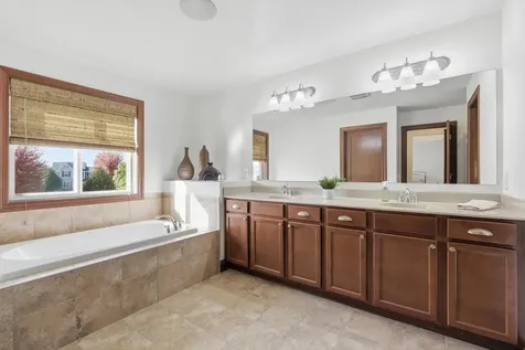 3829 Pascolo Bend Chaska MN 55318