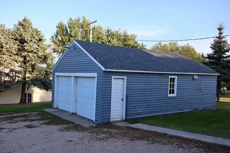 407 7th Avenue W Lisbon ND 58054