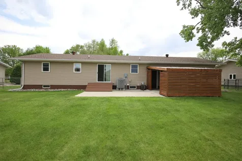 704 3rd Avenue NE Hillsboro ND 58045