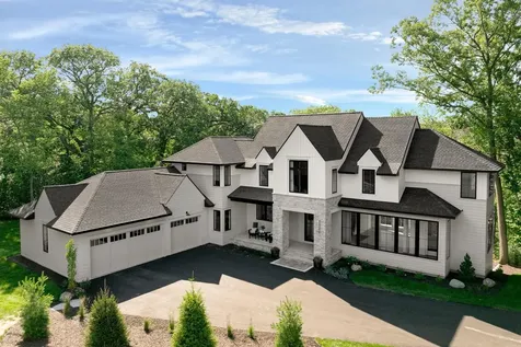 260 Eastwood Court Chanhassen MN 55317