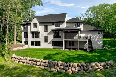 260 Eastwood Court Chanhassen MN 55317
