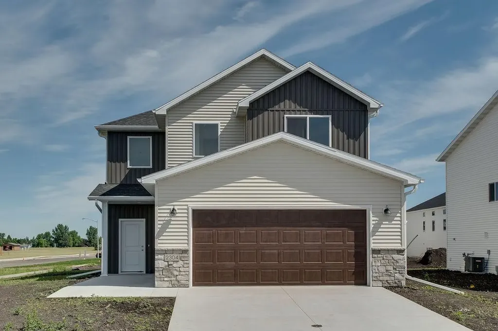 2304 37 Avenue S Moorhead MN 56560