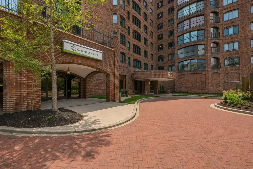 1201 Yale Place Minneapolis MN 55403