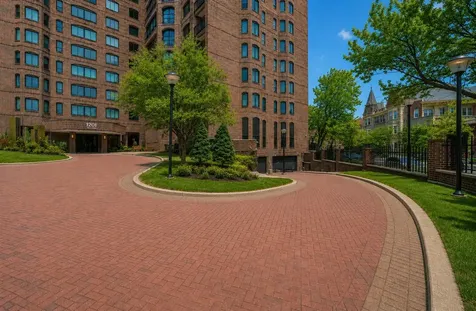 1201 Yale Place Minneapolis MN 55403