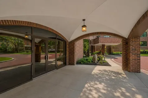 1201 Yale Place Minneapolis MN 55403