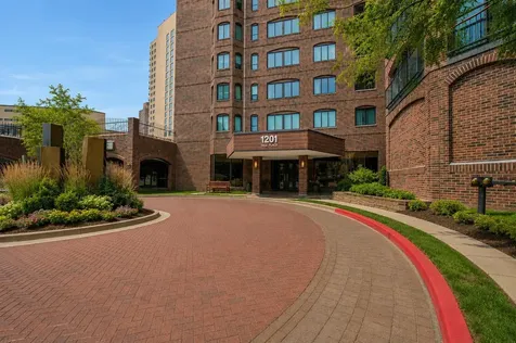 1201 Yale Place Minneapolis MN 55403