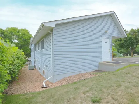 123 Fairlawn Avenue Winsted MN 55395