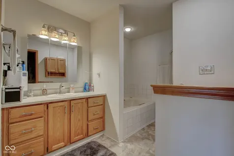303 Wellington Overlook Noblesville IN 46060