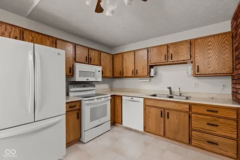 8011 Sunfield Court Indianapolis IN 46214