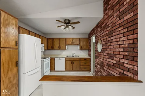 8011 Sunfield Court Indianapolis IN 46214