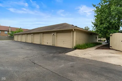 8820 Yardley Court Indianapolis IN 46268