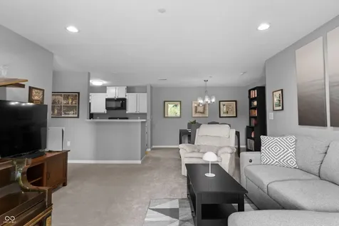 8820 Yardley Court Indianapolis IN 46268