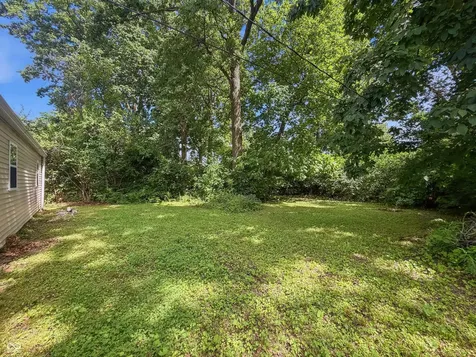 6225 Raleigh Drive Indianapolis IN 46219
