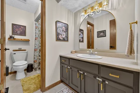 3986 Creekwood Drive Greenwood IN 46142