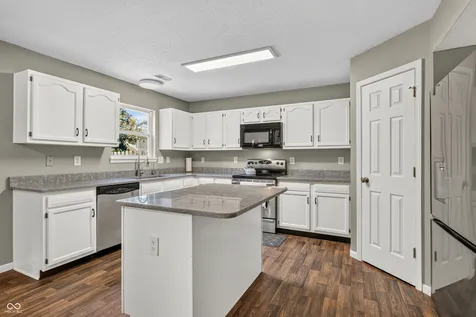 3244 Rolling Hill Drive Columbus IN 47201