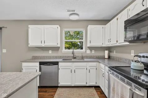 3244 Rolling Hill Drive Columbus IN 47201