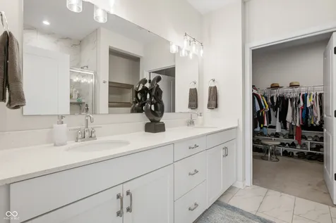 825 Stone Trace Court Avon IN 46123
