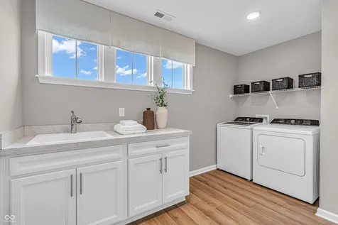 1627 Longleaf Street Avon IN 46123