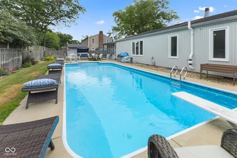 1050 Rocky Ford Road Columbus IN 47203