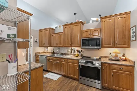 1050 Rocky Ford Road Columbus IN 47203