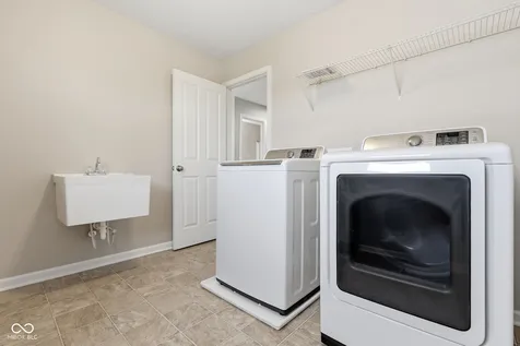11122 Woodpark Drive Noblesville IN 46060