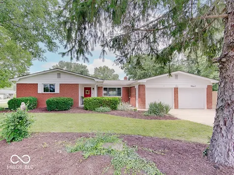 664 E Russell Lake Drive Zionsville IN 46077