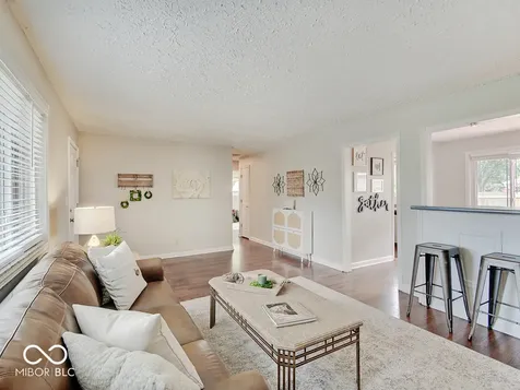 664 E Russell Lake Drive Zionsville IN 46077
