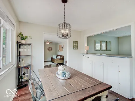 664 E Russell Lake Drive Zionsville IN 46077