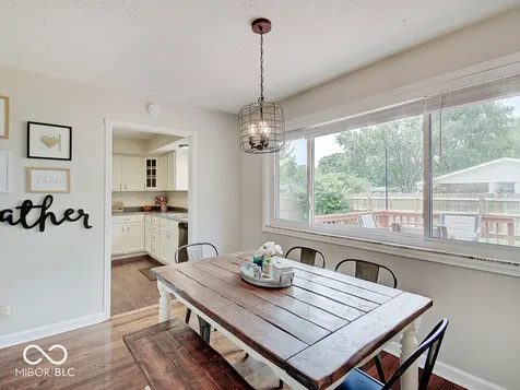664 E Russell Lake Drive Zionsville IN 46077