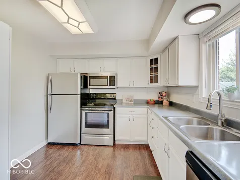 664 E Russell Lake Drive Zionsville IN 46077
