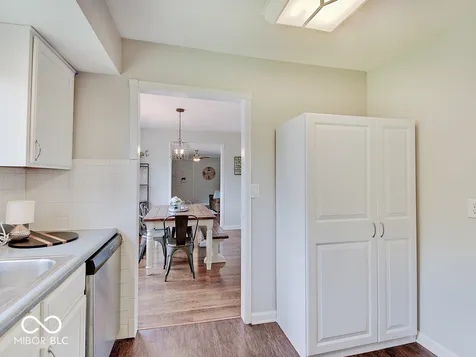 664 E Russell Lake Drive Zionsville IN 46077