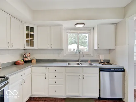 664 E Russell Lake Drive Zionsville IN 46077