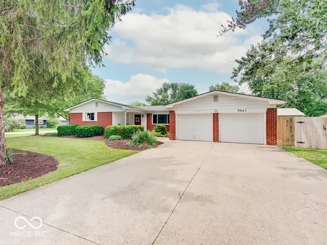664 E Russell Lake Drive Zionsville IN 46077