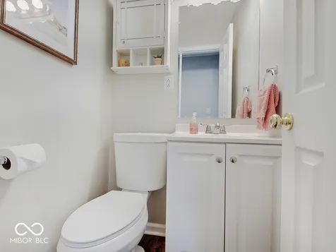 664 E Russell Lake Drive Zionsville IN 46077