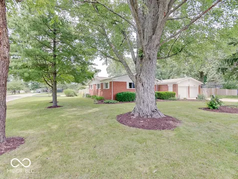 664 E Russell Lake Drive Zionsville IN 46077