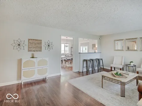664 E Russell Lake Drive Zionsville IN 46077