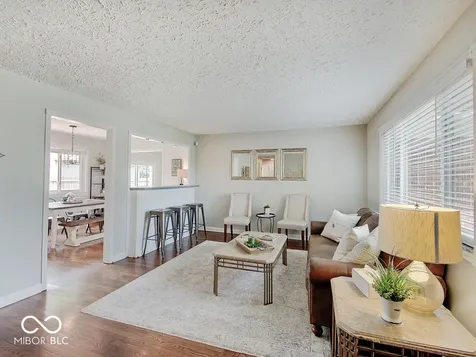664 E Russell Lake Drive Zionsville IN 46077