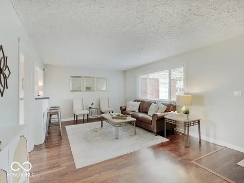 664 E Russell Lake Drive Zionsville IN 46077
