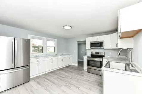 1612 N B Street Elwood IN 46036