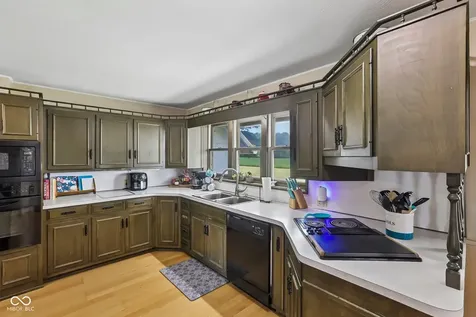 8172 E 1000 N Colfax IN 46035