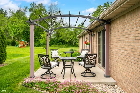 1982 Conifer Court Columbus IN 47201