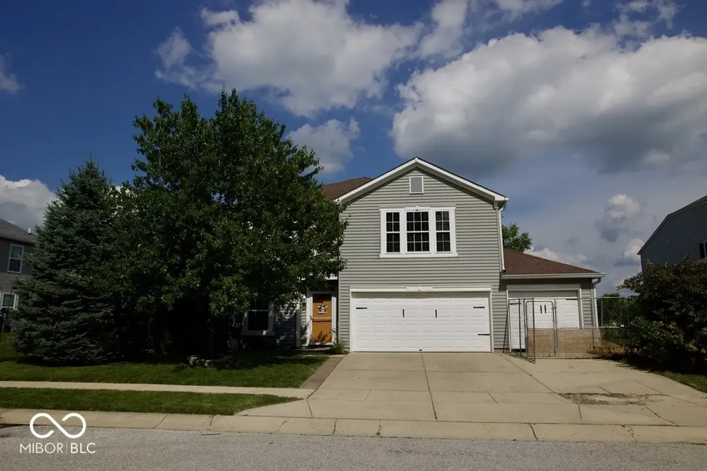 8223 Retreat Lane Indianapolis IN 46259