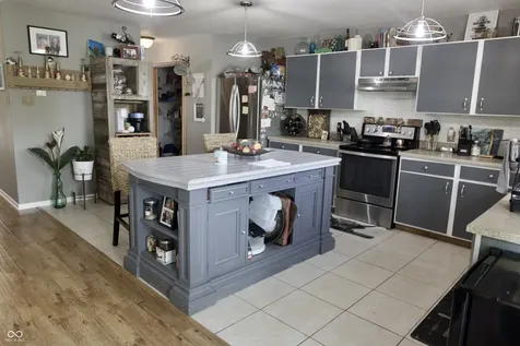8223 Retreat Lane Indianapolis IN 46259