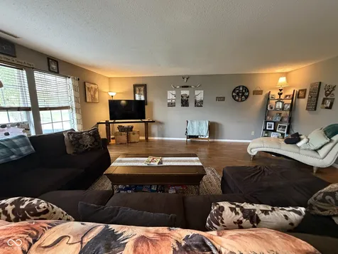 8223 Retreat Lane Indianapolis IN 46259