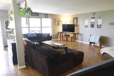 8223 Retreat Lane Indianapolis IN 46259