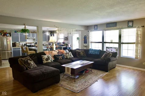 8223 Retreat Lane Indianapolis IN 46259