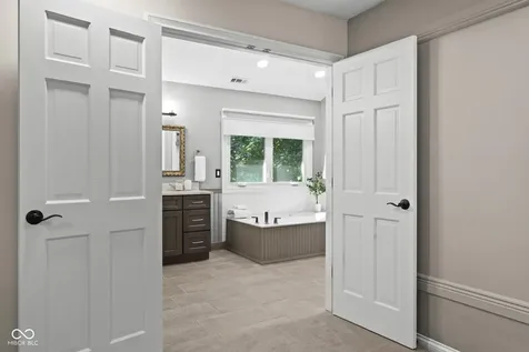 11217 Woods Bay Lane Indianapolis IN 46236