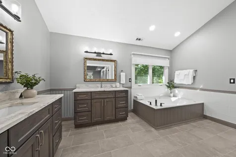 11217 Woods Bay Lane Indianapolis IN 46236
