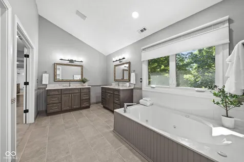 11217 Woods Bay Lane Indianapolis IN 46236
